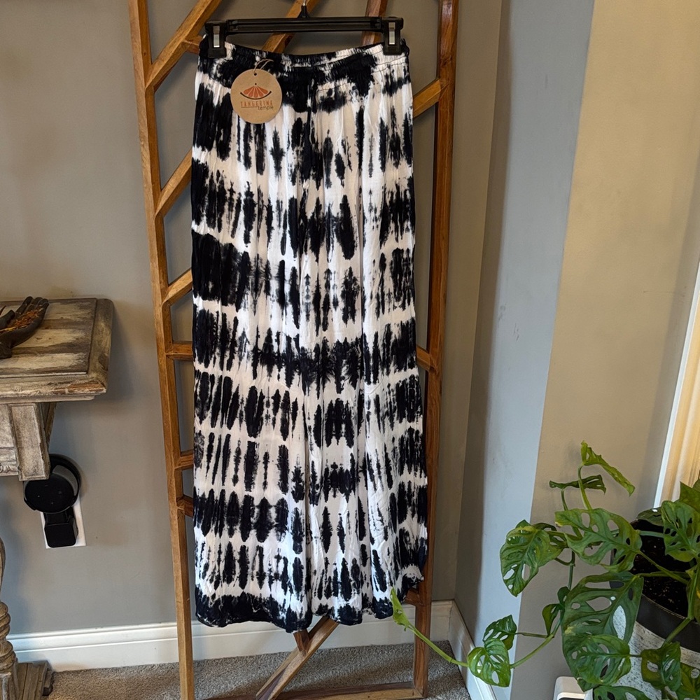 Tangerine Temple black and white beach pants